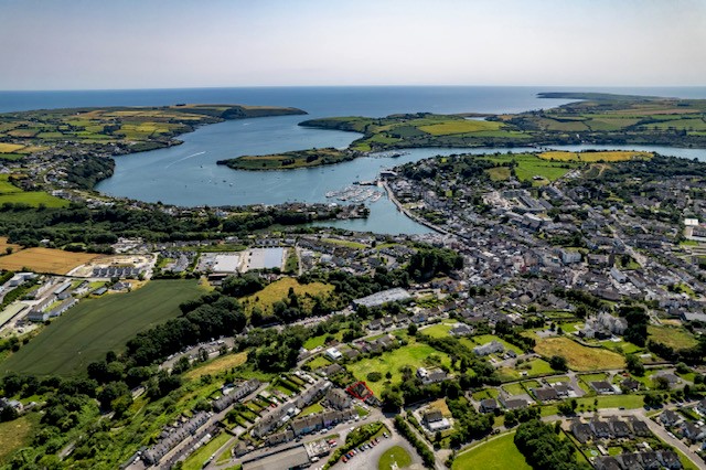 https://kms-keanemahonysmith.s3.amazonaws.com/media/Drone_view_of_kinsale.jpg